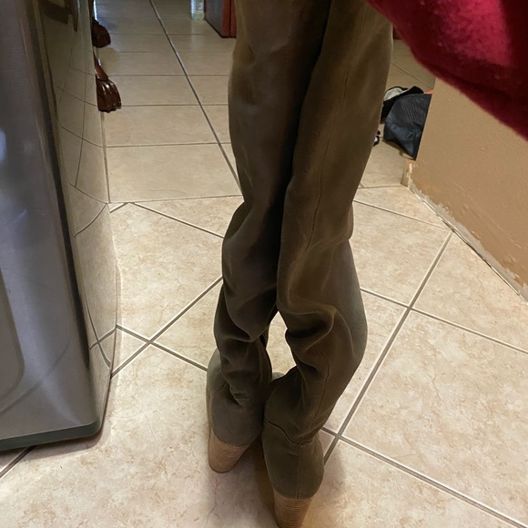 Tall boots - Picture 4 of 6